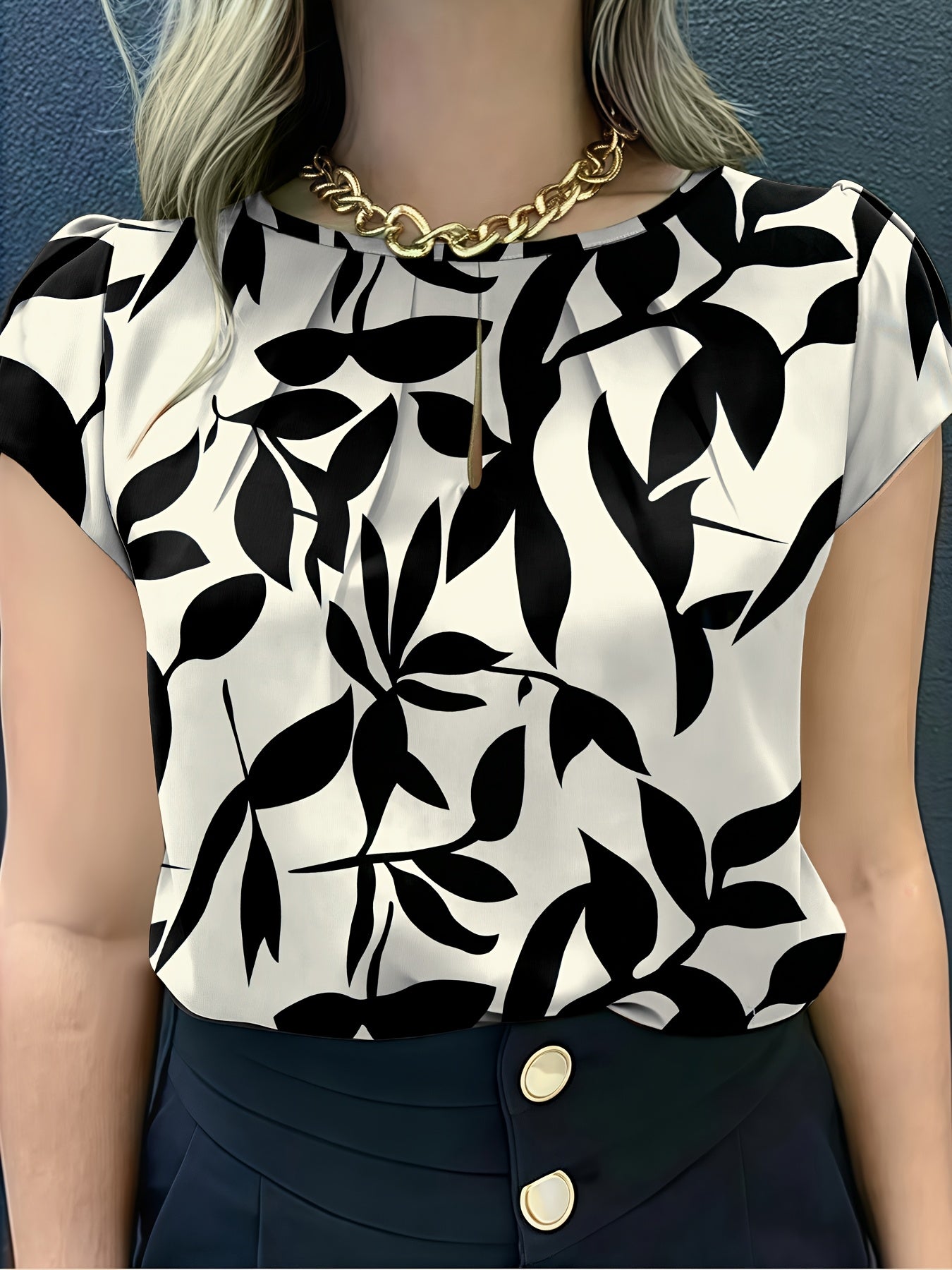 Women'S Casual Blue Floral Print Short Sleeve Blouse - Ruched Bust, Crew Neck, Relaxed Fit for Spring\u002FSummer, Weekend Attire, Casual Wear|Floral Print Top|Ruched Detailing