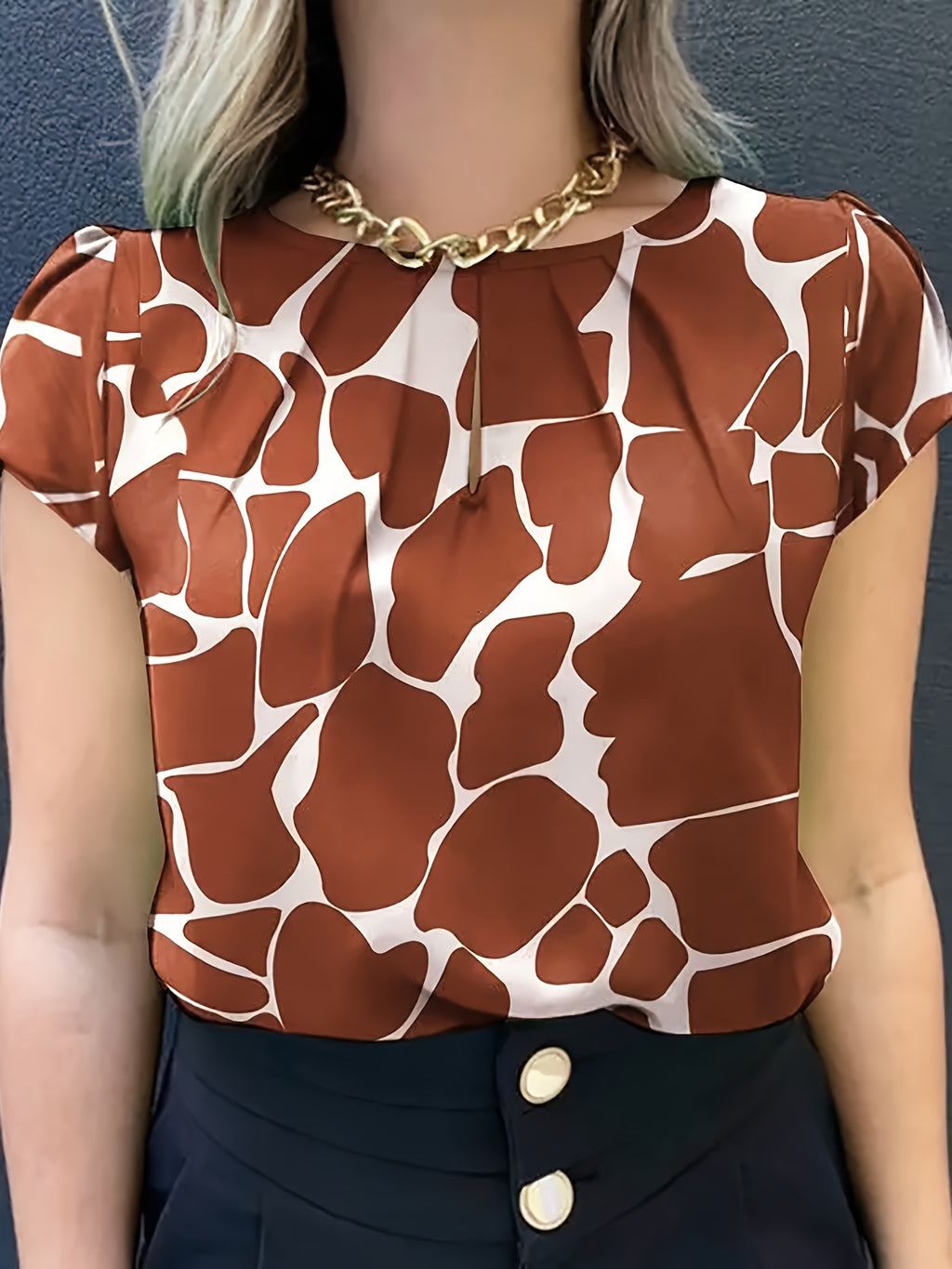 Women'S Casual Blue Floral Print Short Sleeve Blouse - Ruched Bust, Crew Neck, Relaxed Fit for Spring\u002FSummer, Weekend Attire, Casual Wear|Floral Print Top|Ruched Detailing